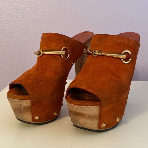 Gucci 6” wooden heels burnt orange suede upper with golden horsebit - Picture 2 of 16